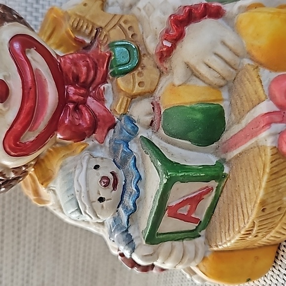 Vintage Ceramic Musical Clown Figurine from the 1970s Wind-Up Music Box - Picture 4 of 6